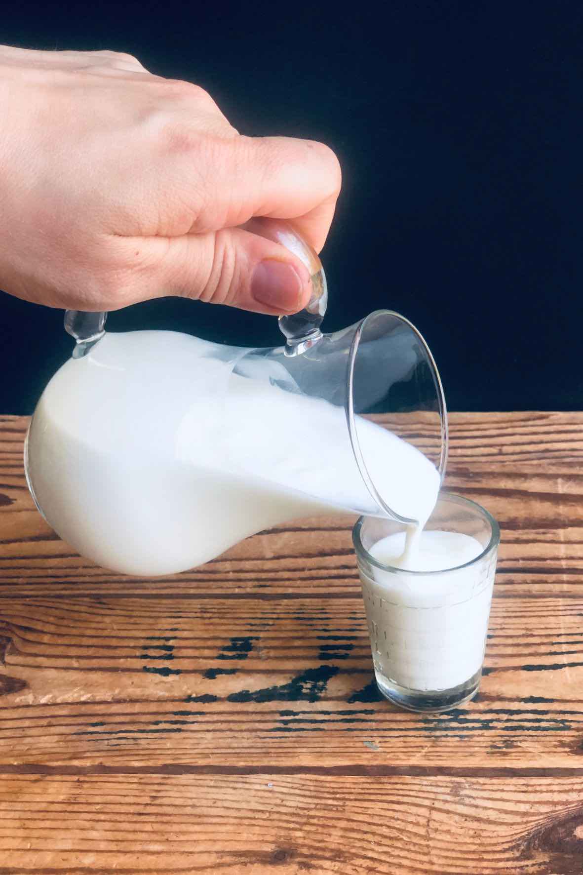 Buttermilk vs Kefir Benefits and why you should drink them